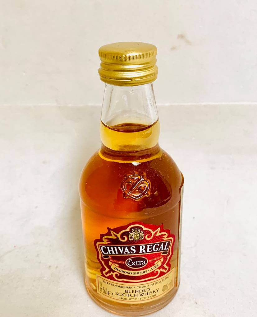 Miniatura de Whisky Chivas Regal extra 50ml Empório Marino 